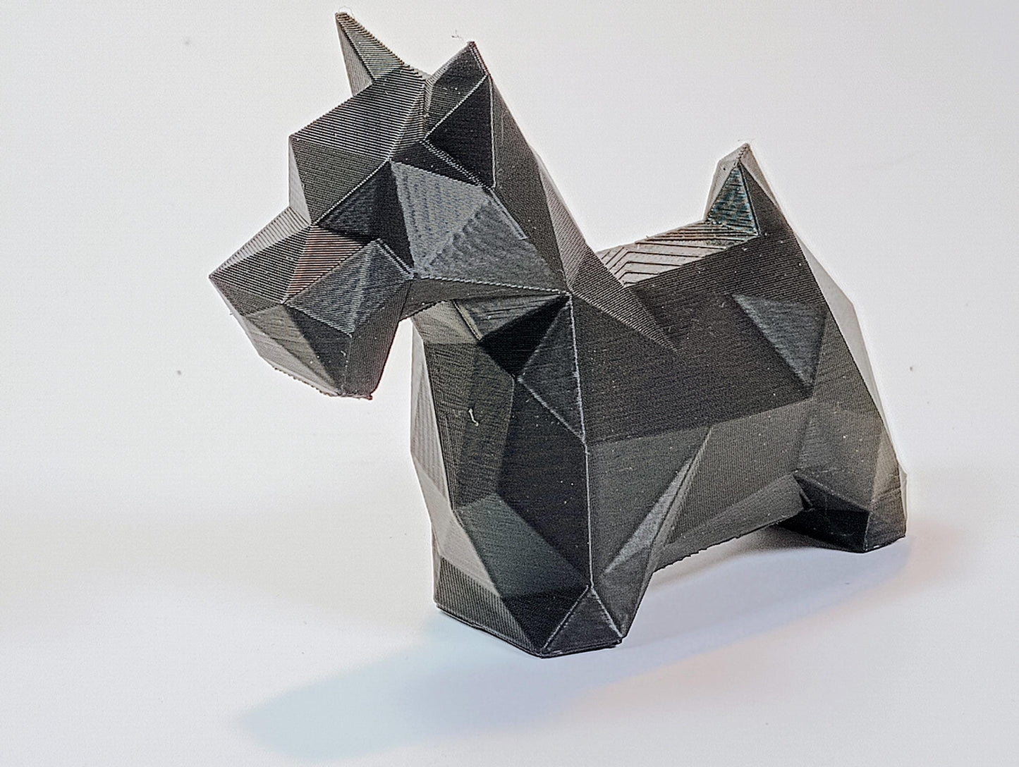 Low-Polygon Scottish Terrier Figurine – Modern Geometric Decor for Dog Lovers