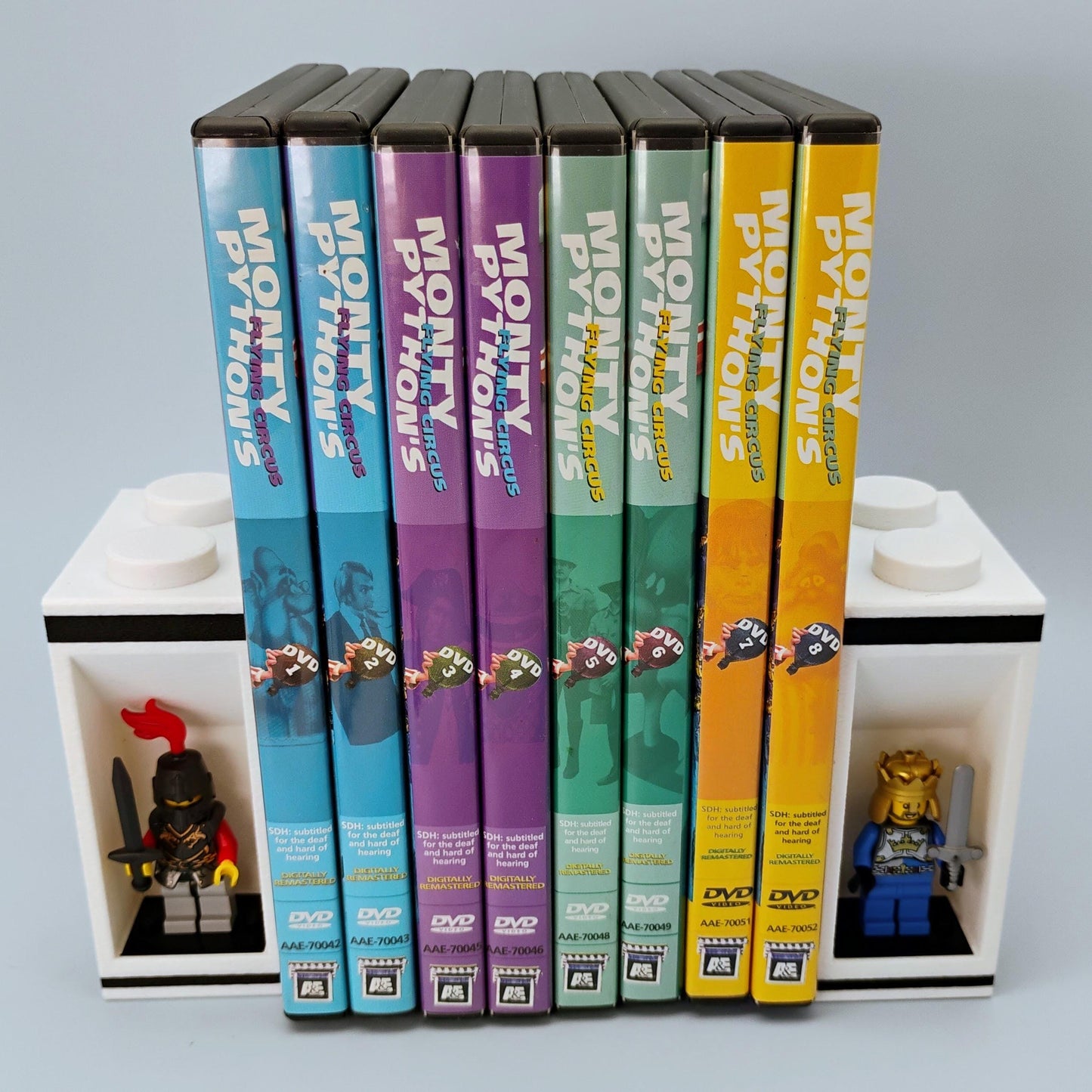 Bookends with LEGO® Minifigure Display – Brick-Inspired Book & DVD Showcase